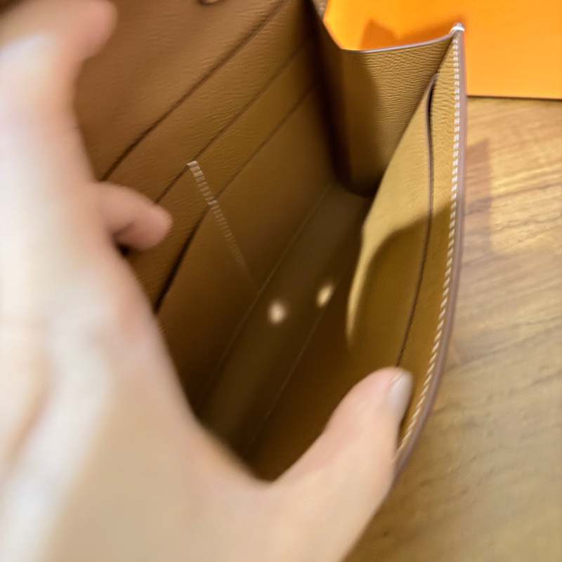 未使用99新✨好用有高質感的HERMES 愛馬仕最美金棕色 斜背包 woc 最耐用的Epsom牛皮 Clic 16 顯年輕銀扣-16