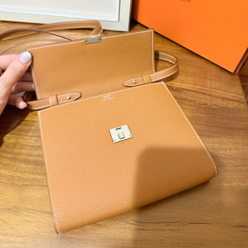 未使用99新✨好用有高質感的HERMES 愛馬仕最美金棕色 斜背包 woc 最耐用的Epsom牛皮 Clic 16 顯年輕銀扣-26
