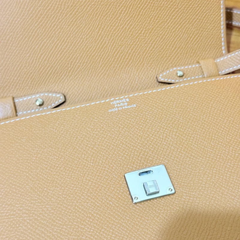 未使用99新✨好用有高質感的HERMES 愛馬仕最美金棕色 斜背包 woc 最耐用的Epsom牛皮 Clic 16 顯年輕銀扣-29