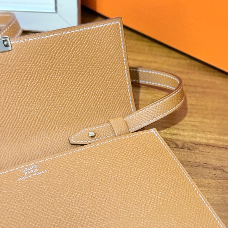 未使用99新✨好用有高質感的HERMES 愛馬仕最美金棕色 斜背包 woc 最耐用的Epsom牛皮 Clic 16 顯年輕銀扣-30