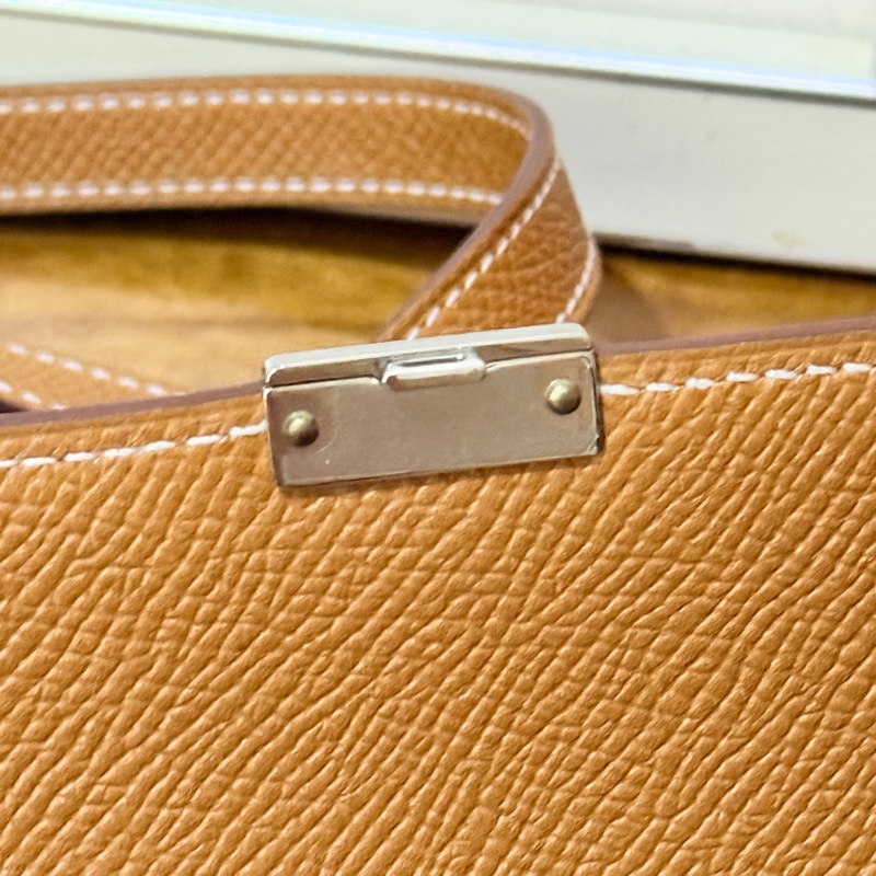 未使用99新✨好用有高質感的HERMES 愛馬仕最美金棕色 斜背包 woc 最耐用的Epsom牛皮 Clic 16 顯年輕銀扣-32