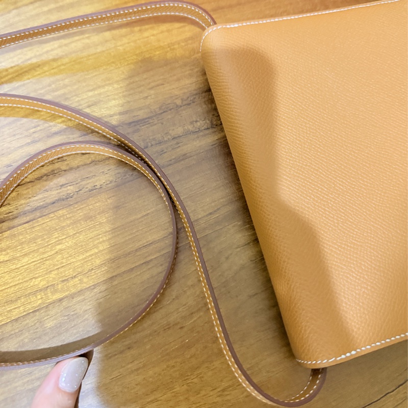 未使用99新✨好用有高質感的HERMES 愛馬仕最美金棕色 斜背包 woc 最耐用的Epsom牛皮 Clic 16 顯年輕銀扣-33