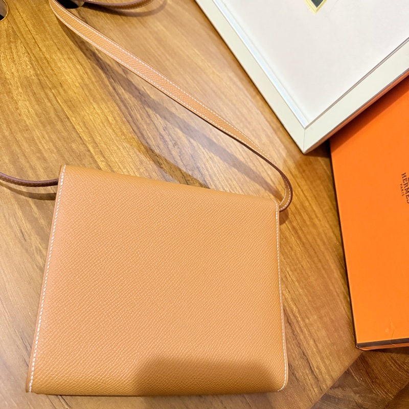 未使用99新✨好用有高質感的HERMES 愛馬仕最美金棕色 斜背包 woc 最耐用的Epsom牛皮 Clic 16 顯年輕銀扣-35