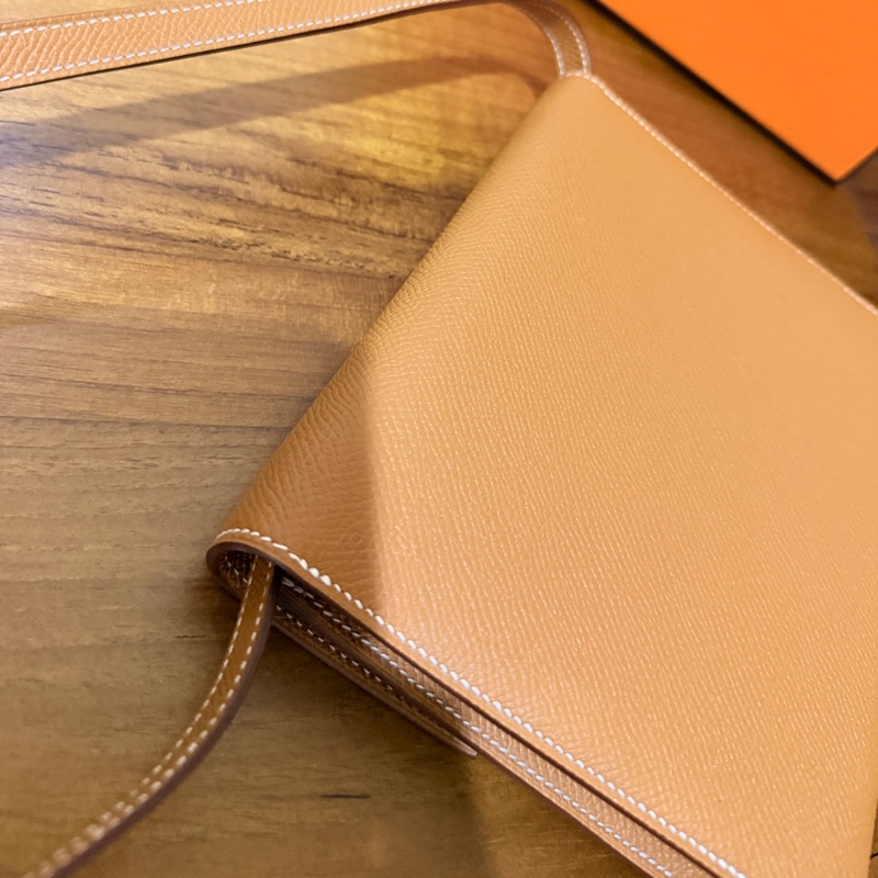 未使用99新✨好用有高質感的HERMES 愛馬仕最美金棕色 斜背包 woc 最耐用的Epsom牛皮 Clic 16 顯年輕銀扣-37