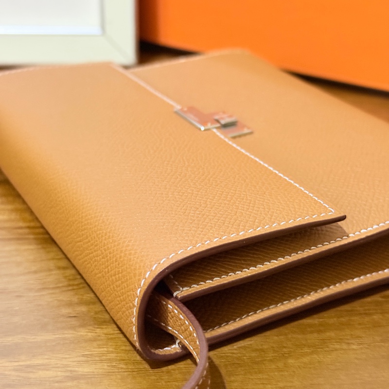 未使用99新✨好用有高質感的HERMES 愛馬仕最美金棕色 斜背包 woc 最耐用的Epsom牛皮 Clic 16 顯年輕銀扣-48