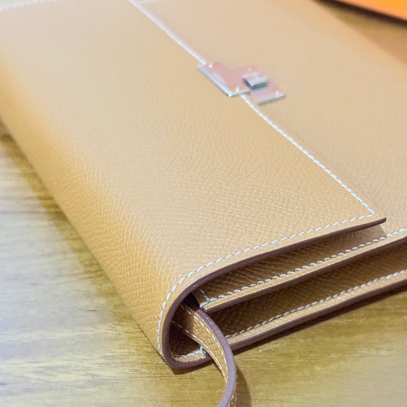 未使用99新✨好用有高質感的HERMES 愛馬仕最美金棕色 斜背包 woc 最耐用的Epsom牛皮 Clic 16 顯年輕銀扣-49