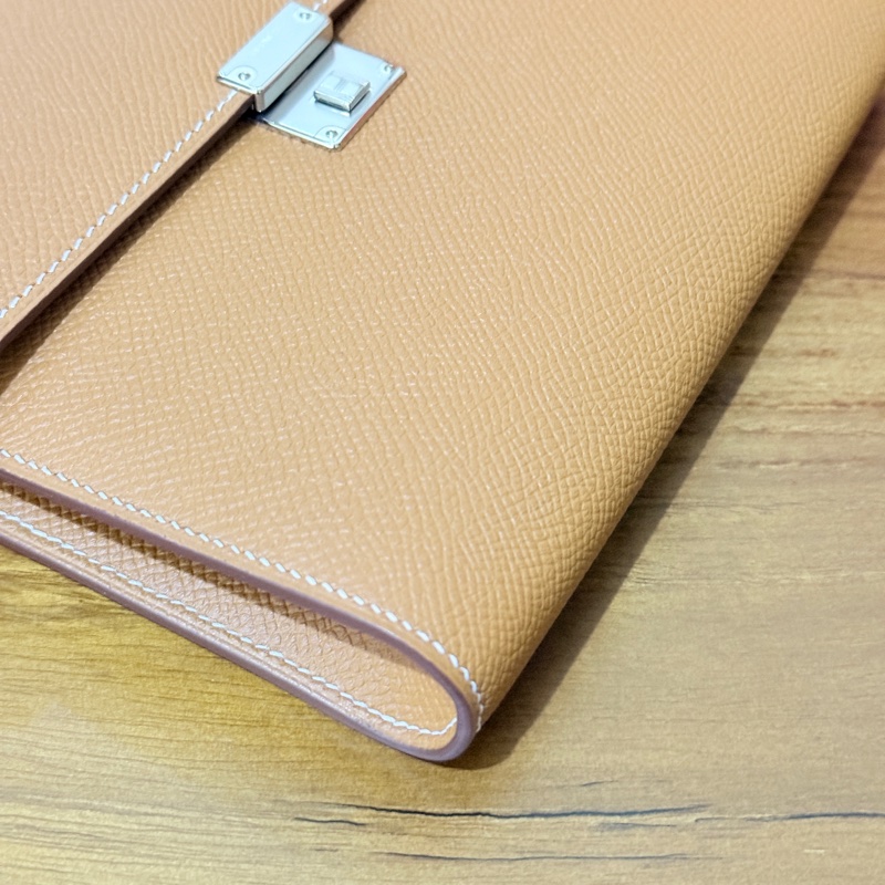 未使用99新✨好用有高質感的HERMES 愛馬仕最美金棕色 斜背包 woc 最耐用的Epsom牛皮 Clic 16 顯年輕銀扣-51