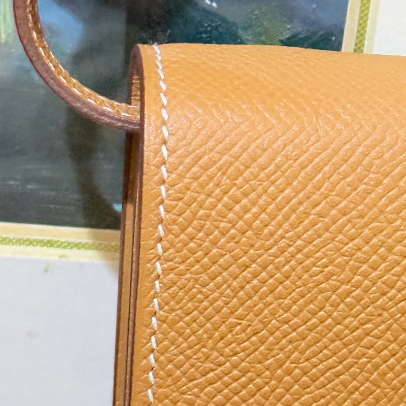未使用99新✨好用有高質感的HERMES 愛馬仕最美金棕色 斜背包 woc 最耐用的Epsom牛皮 Clic 16 顯年輕銀扣-56
