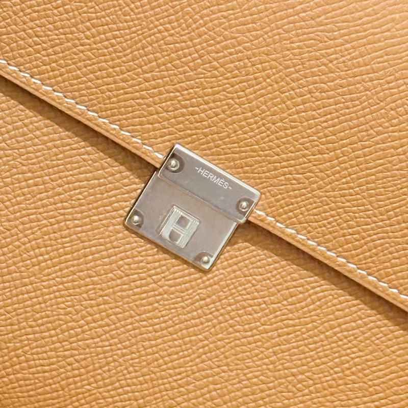 未使用99新✨好用有高質感的HERMES 愛馬仕最美金棕色 斜背包 woc 最耐用的Epsom牛皮 Clic 16 顯年輕銀扣-57