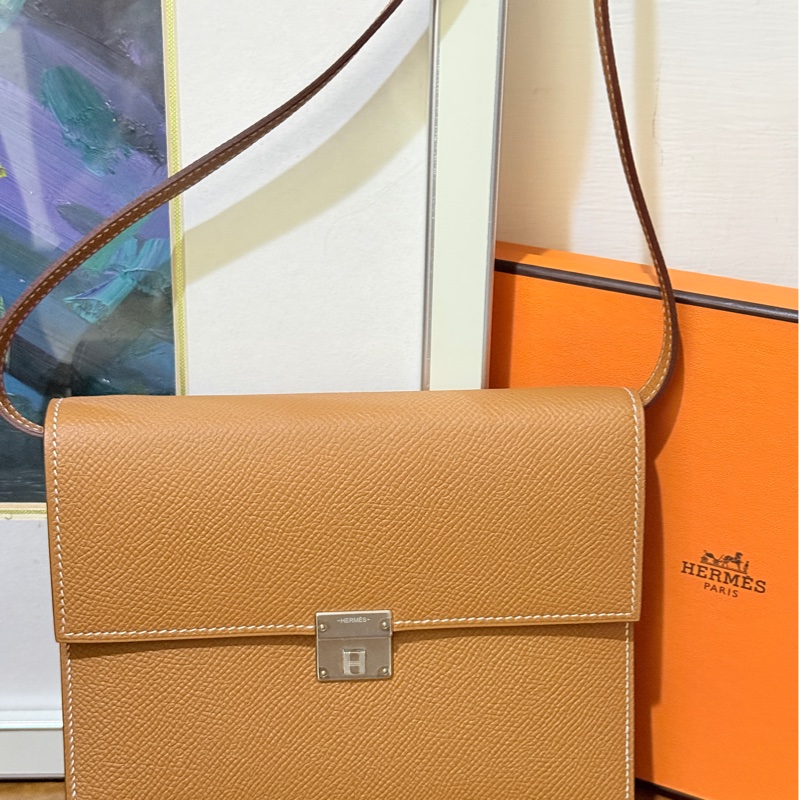未使用99新✨好用有高質感的HERMES 愛馬仕最美金棕色 斜背包 woc 最耐用的Epsom牛皮 Clic 16 顯年輕銀扣-59