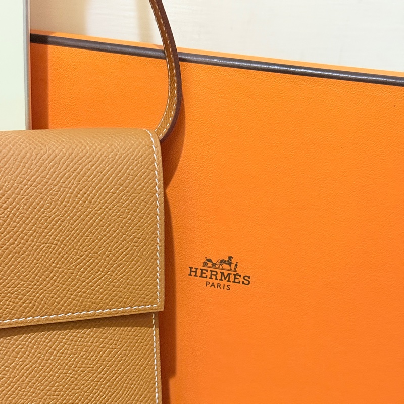 未使用99新✨好用有高質感的HERMES 愛馬仕最美金棕色 斜背包 woc 最耐用的Epsom牛皮 Clic 16 顯年輕銀扣-61