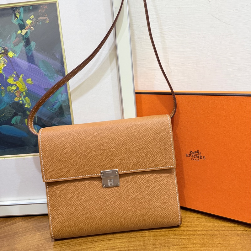 未使用99新✨好用有高質感的HERMES 愛馬仕最美金棕色 斜背包 woc 最耐用的Epsom牛皮 Clic 16 顯年輕銀扣-63
