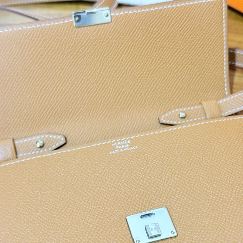 未使用99新✨好用有高質感的HERMES 愛馬仕最美金棕色 斜背包 woc 最耐用的Epsom牛皮 Clic 16 顯年輕銀扣-70