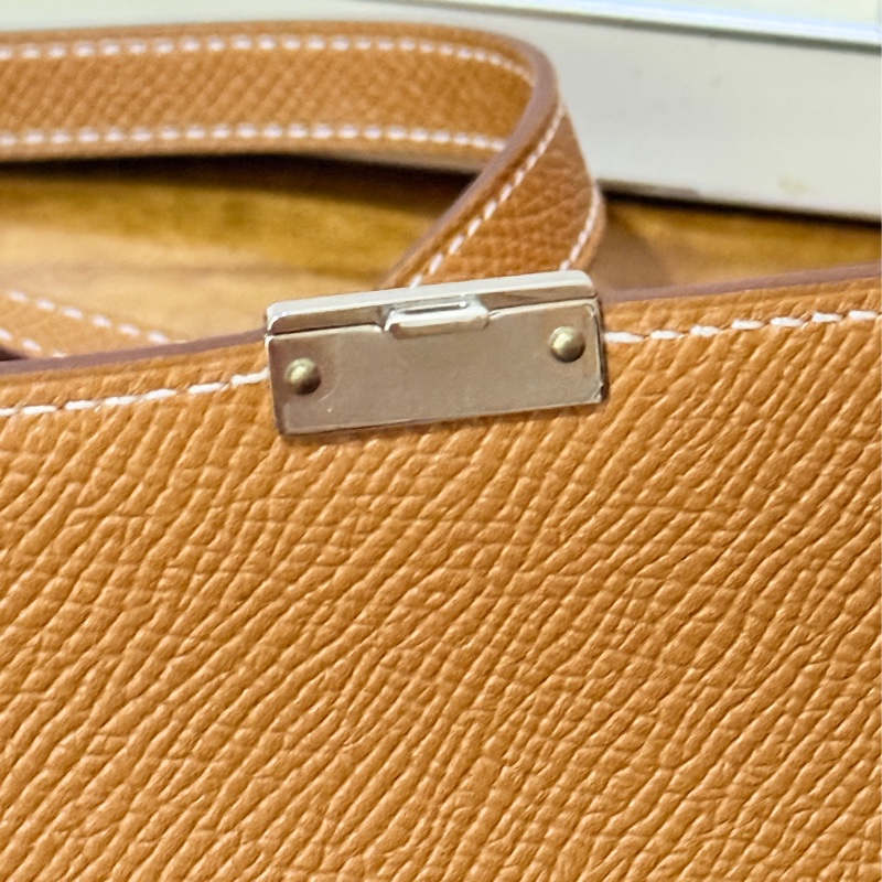 未使用99新✨好用有高質感的HERMES 愛馬仕最美金棕色 斜背包 woc 最耐用的Epsom牛皮 Clic 16 顯年輕銀扣-72