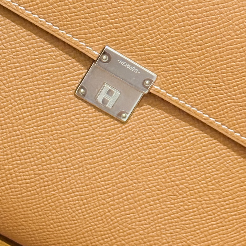 未使用99新✨好用有高質感的HERMES 愛馬仕最美金棕色 斜背包 woc 最耐用的Epsom牛皮 Clic 16 顯年輕銀扣-77