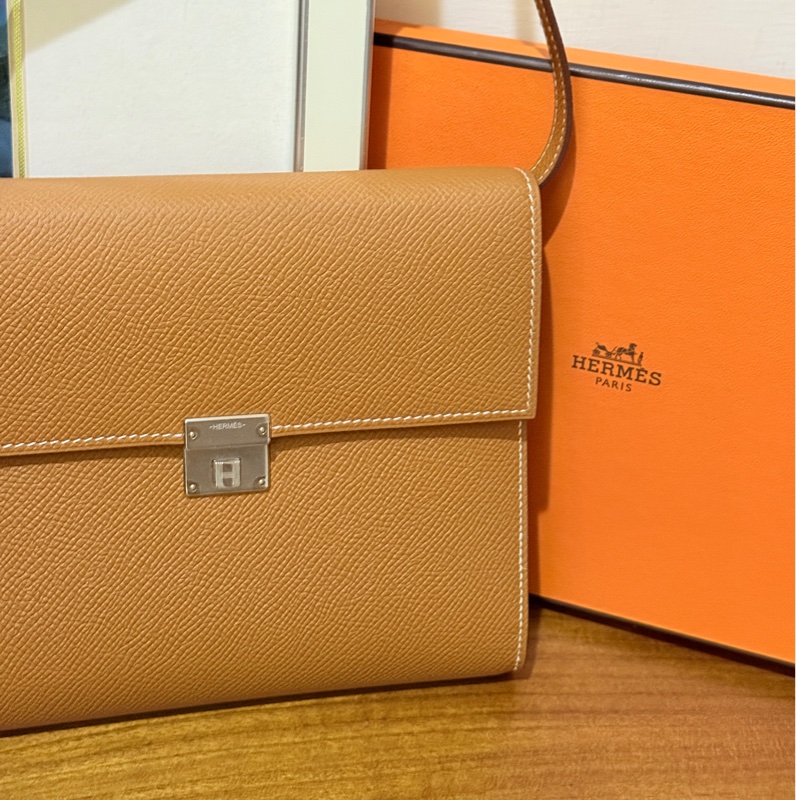 未使用99新✨好用有高質感的HERMES 愛馬仕最美金棕色 斜背包 woc 最耐用的Epsom牛皮 Clic 16 顯年輕銀扣-79