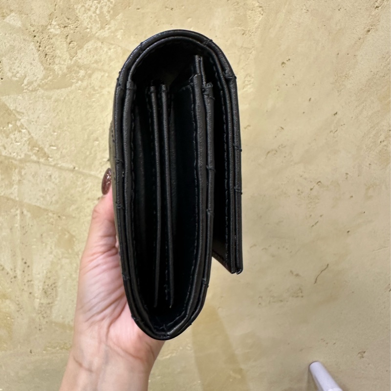 Gucci 黑牛皮山形紋霧金釦GG Marmont下蓋12卡長夾-2