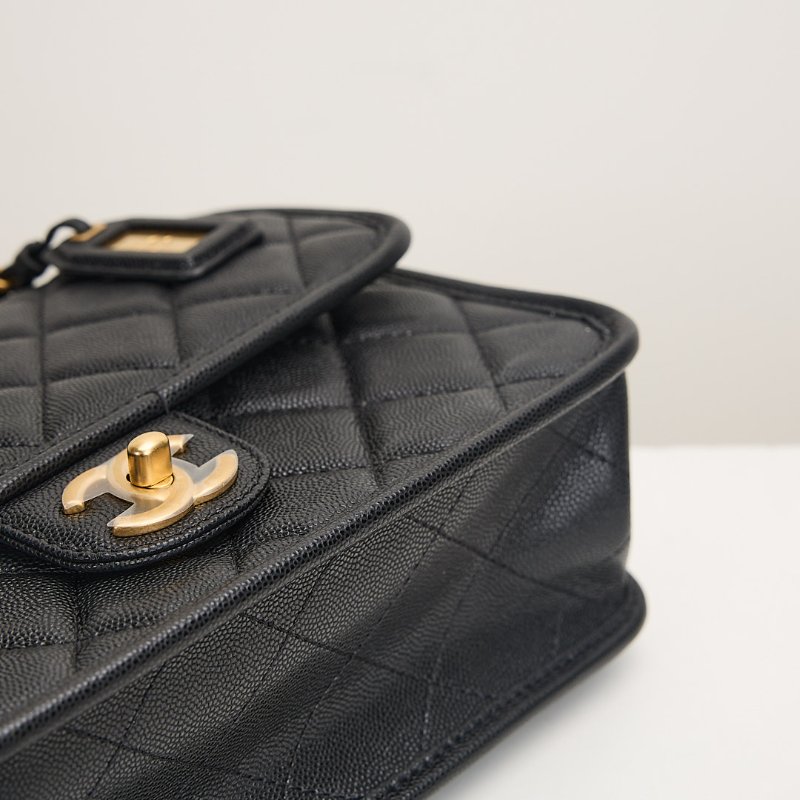 Chanel 22k 手柄郵差包/黑金牛-4