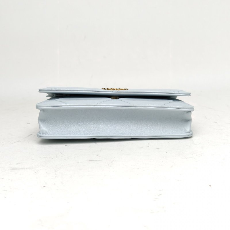 CHANEL CHANEL19BAG吸扣WOC藍色羊皮晶片開金銀扣肩背包-4