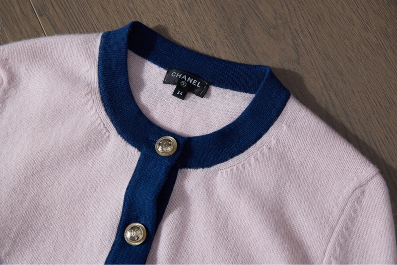 CHANEL經典粉藍撞色羊絨開衫-1