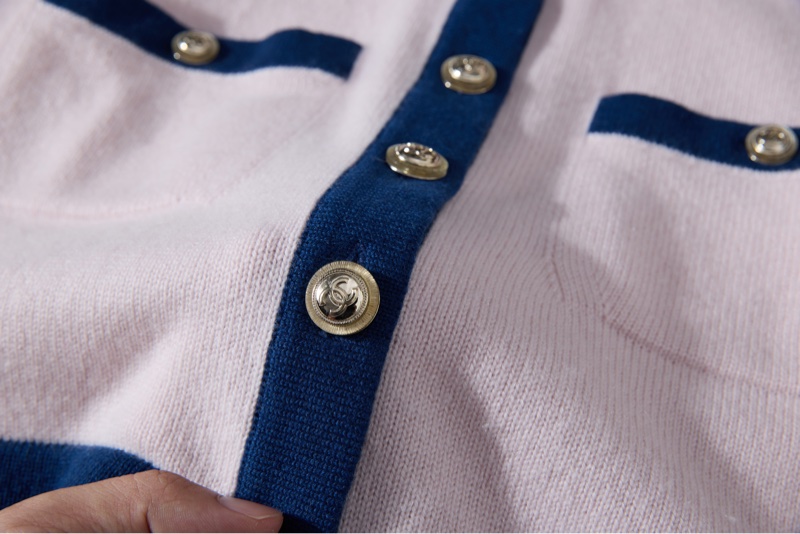 CHANEL經典粉藍撞色羊絨開衫-5