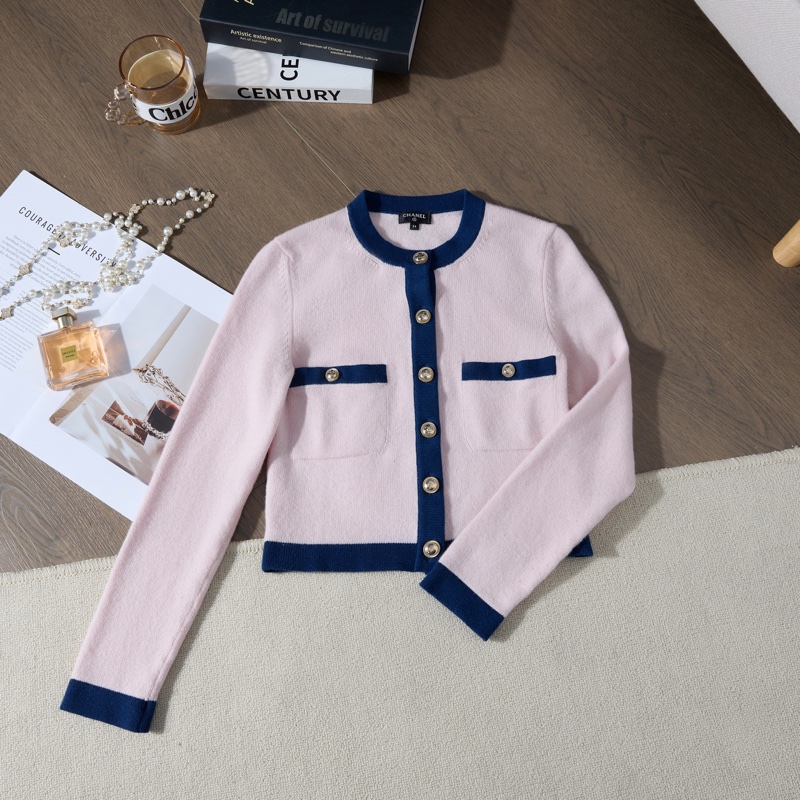 CHANEL經典粉藍撞色羊絨開衫-6