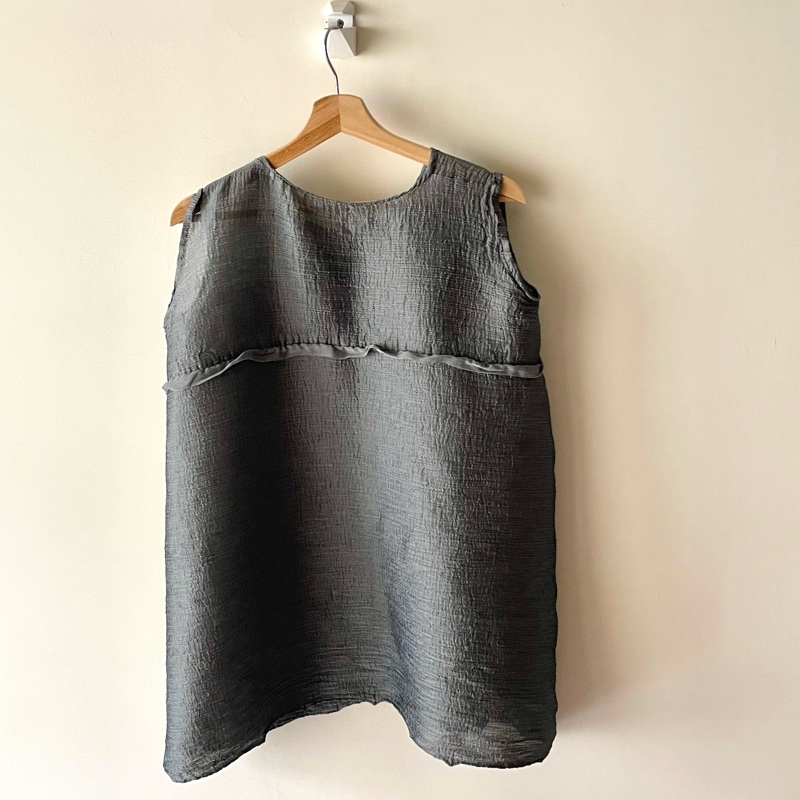 ▪️富貴選物FUGUEI▪️ME 三宅一生 灰色 縐織壓褶彈跳 長版上衣-0