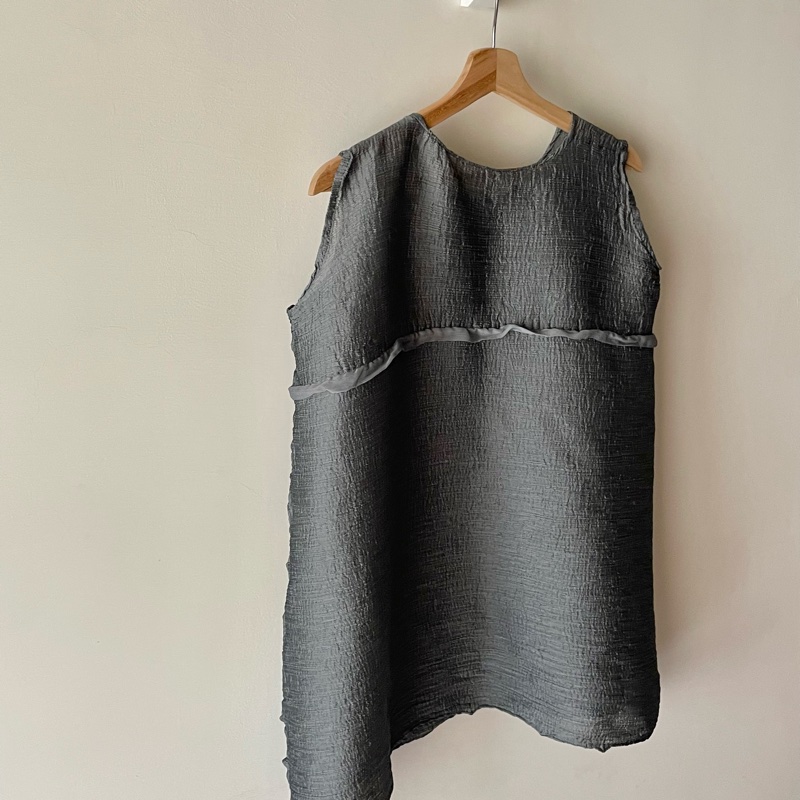 ▪️富貴選物FUGUEI▪️ME 三宅一生 灰色 縐織壓褶彈跳 長版上衣-2