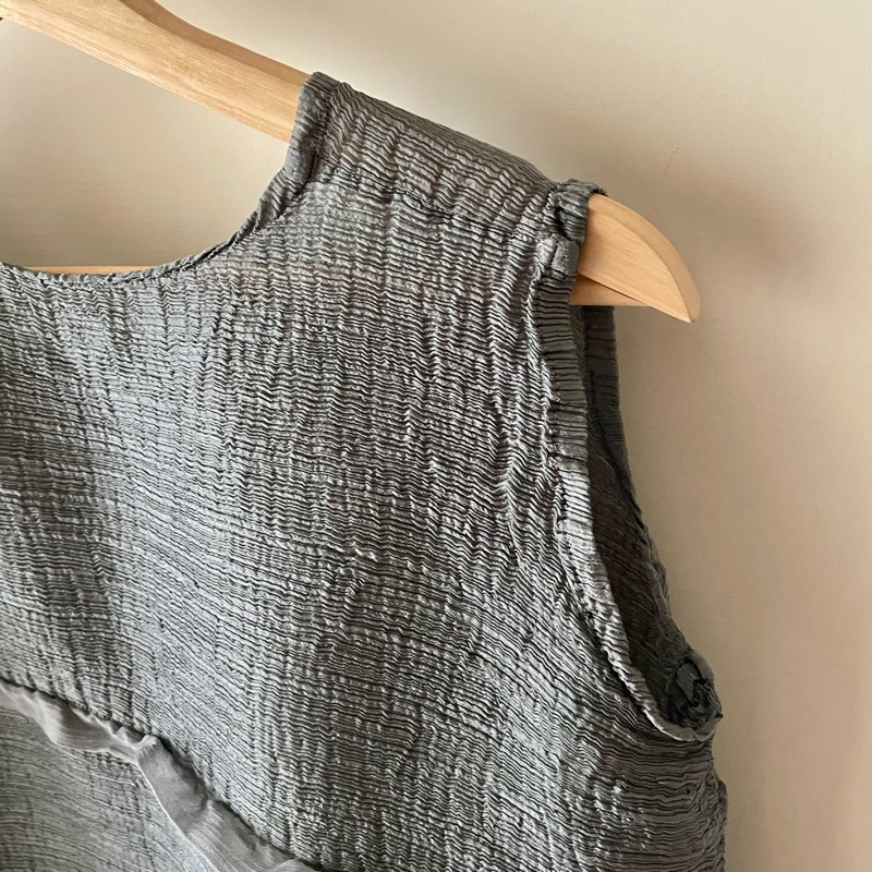 ▪️富貴選物FUGUEI▪️ME 三宅一生 灰色 縐織壓褶彈跳 長版上衣-4