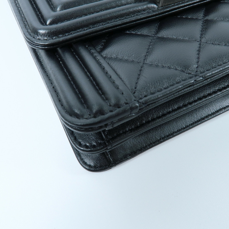 CHANEL 牛皮皮革North South Boy鏈帶肩背袋-13