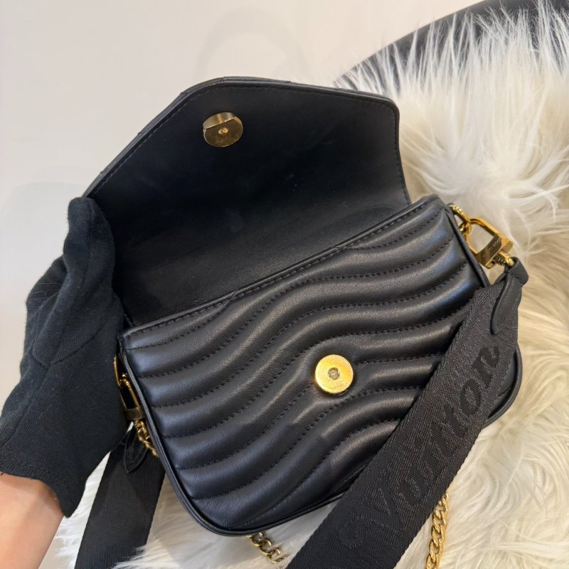 LV New Wave Multi-Pochette 黑色小牛皮斜背包-6