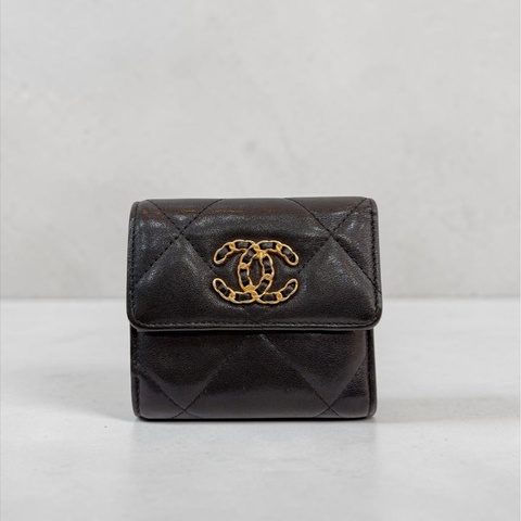 莉亞精品♡ Chancl AP016419三折短夾 黑金