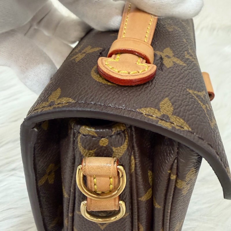 LV METIS East West M46279 老花 金鍊 郵差包 腋下包-16