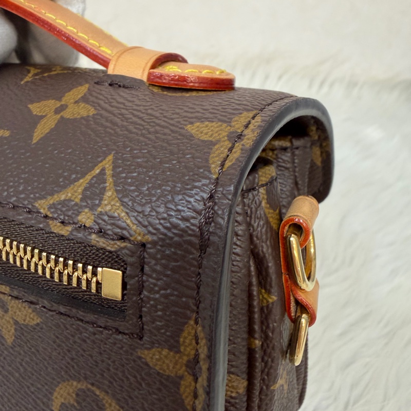 LV METIS East West M46279 老花 金鍊 郵差包 腋下包-17