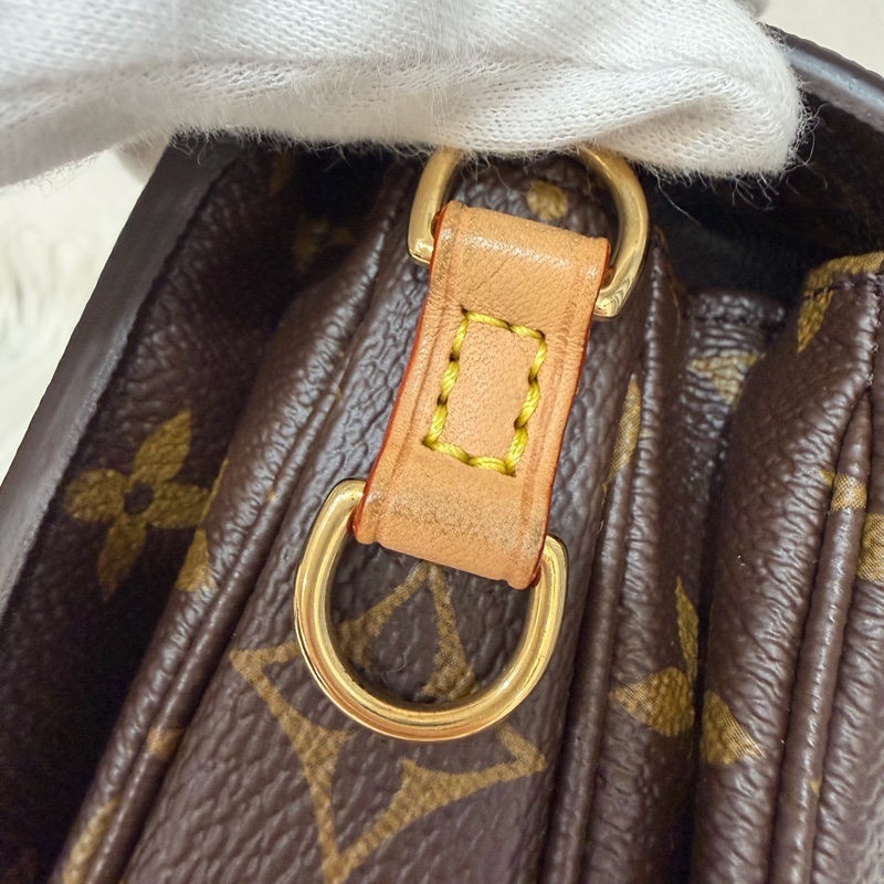 LV METIS East West M46279 老花 金鍊 郵差包 腋下包-19
