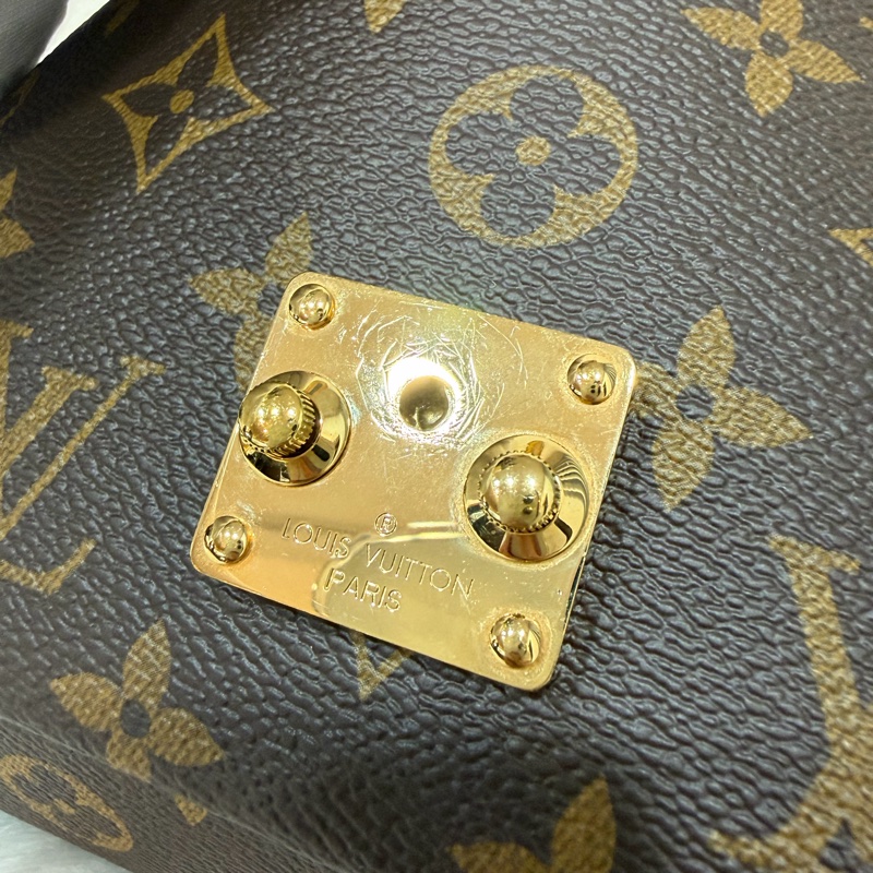 LV METIS East West M46279 老花 金鍊 郵差包 腋下包-28