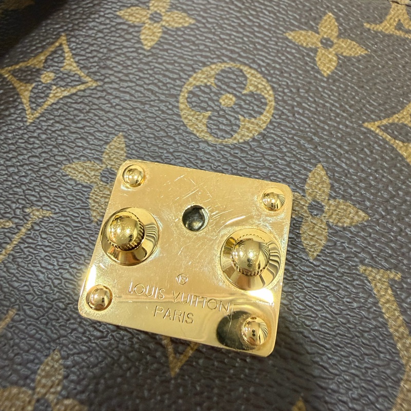 LV METIS East West M46279 老花 金鍊 郵差包 腋下包-29