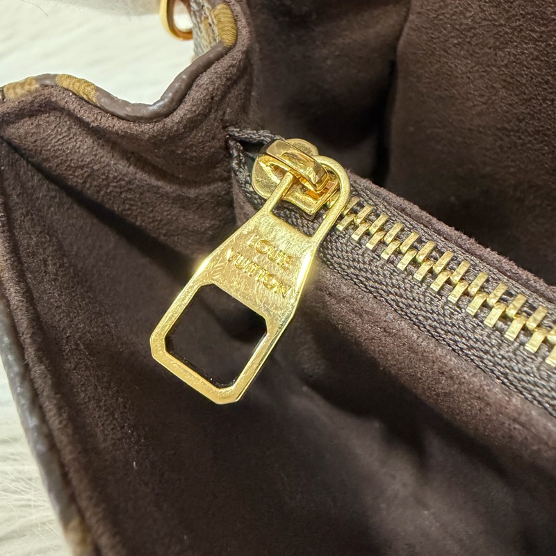 LV METIS East West M46279 老花 金鍊 郵差包 腋下包-34