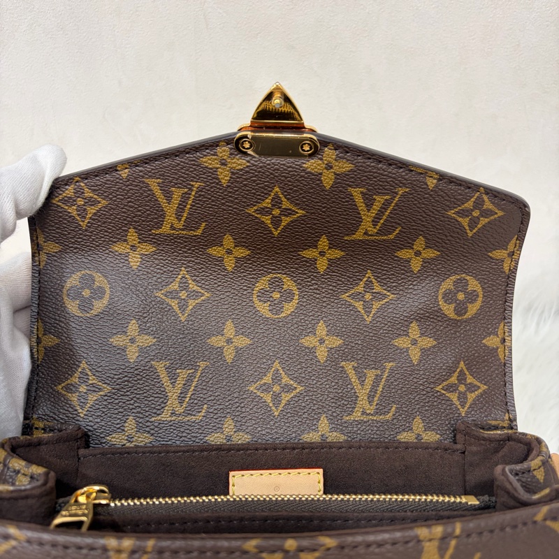 LV METIS East West M46279 老花 金鍊 郵差包 腋下包-38