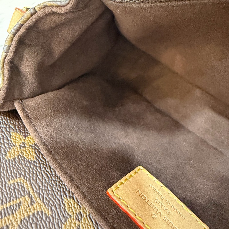 LV METIS East West M46279 老花 金鍊 郵差包 腋下包-48