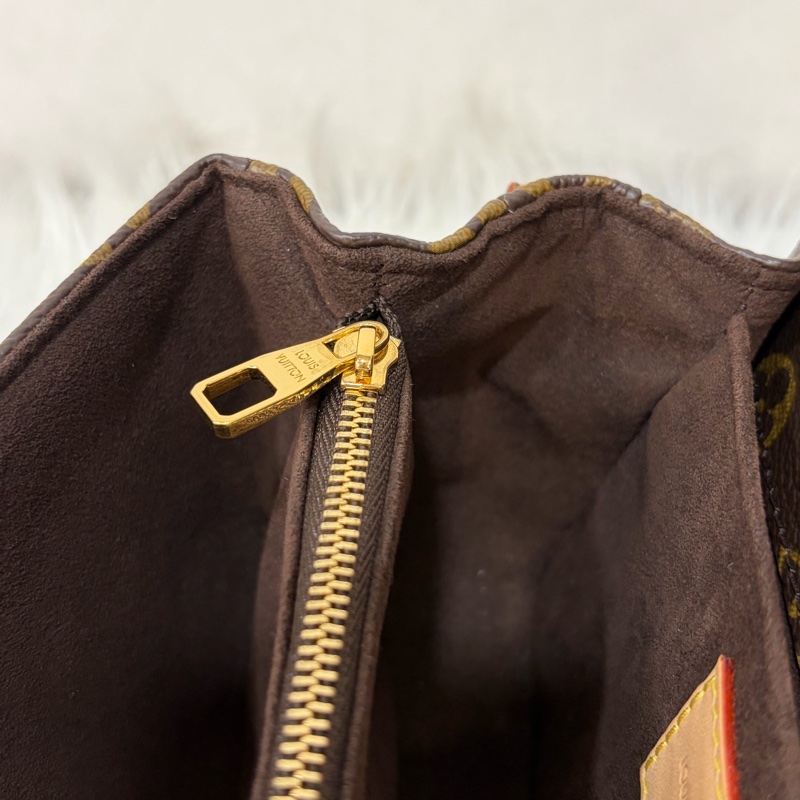 LV METIS East West M46279 老花 金鍊 郵差包 腋下包-52