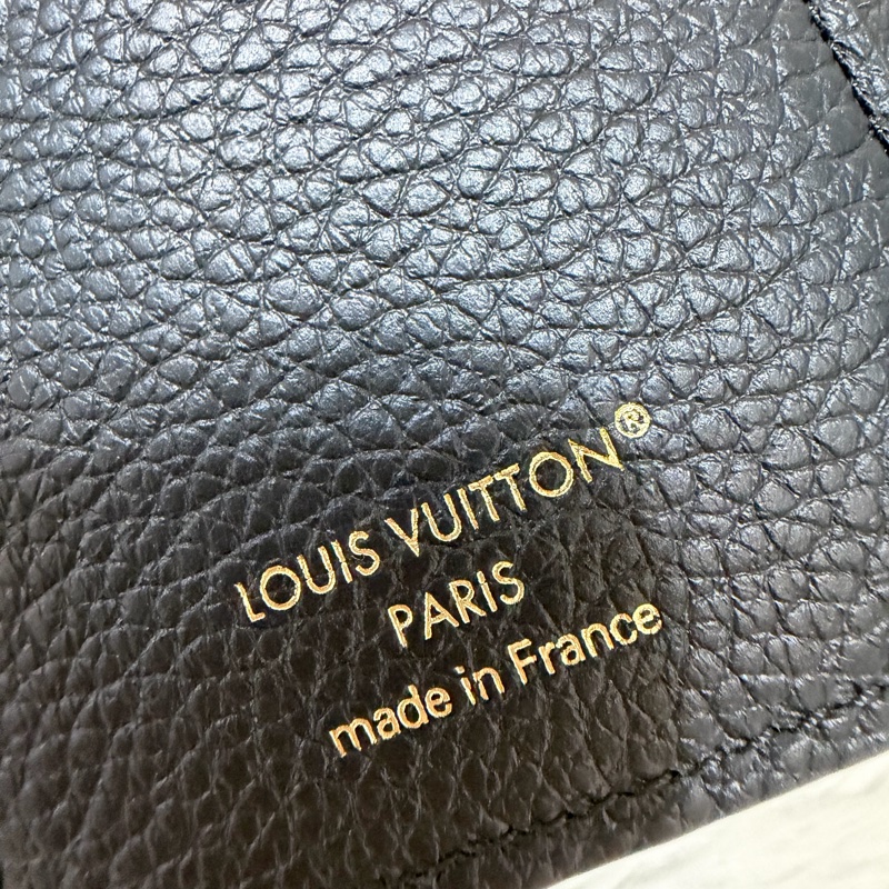LV M64060 黑色荔枝皮 零錢包信用卡夾名片夾短夾錢包皮夾-21