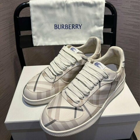 💎Han's house精品服飾💎 BURBERRY 格紋鞋 貨 26.5 原價23300