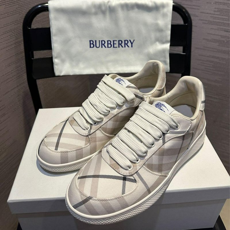 💎Han's house精品服飾💎 BURBERRY 格紋鞋 貨 26.5 原價23300-0