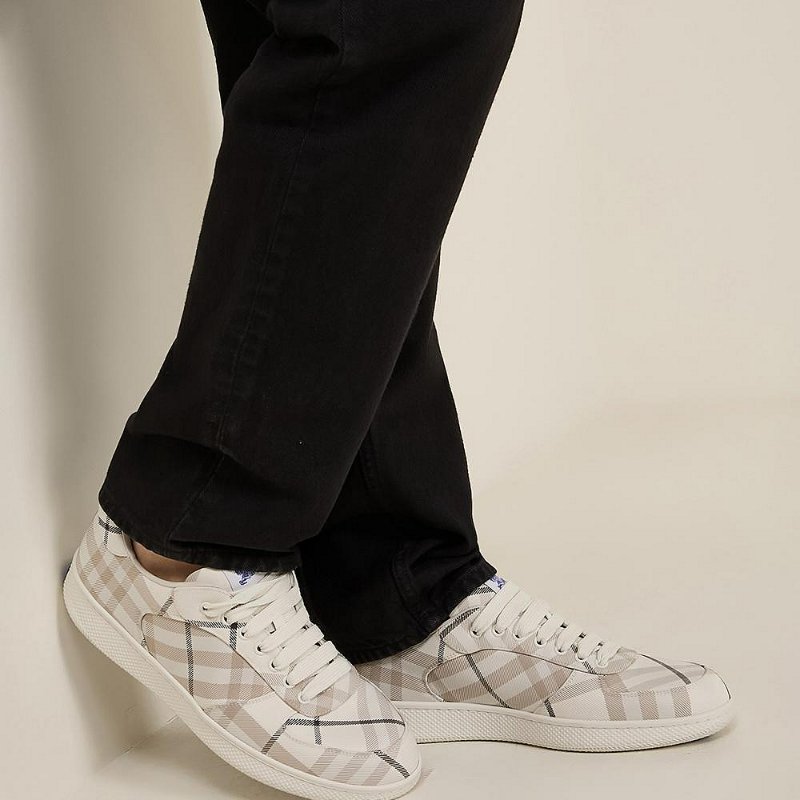 💎Han's house精品服飾💎 BURBERRY 格紋鞋 貨 26.5 原價23300-1