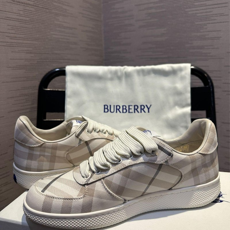 💎Han's house精品服飾💎 BURBERRY 格紋鞋 貨 26.5 原價23300-3