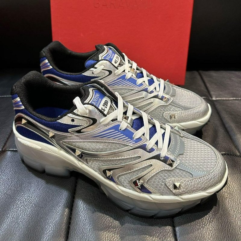 💎Han's house精品服飾💎VALENTINO 華倫天奴 MS-2960 小牛皮 鉚釘鞋  現貨42 原價37500-0