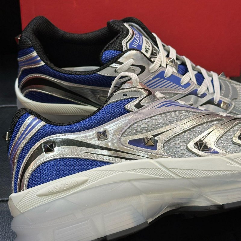 💎Han's house精品服飾💎VALENTINO 華倫天奴 MS-2960 小牛皮 鉚釘鞋  現貨42 原價37500-1