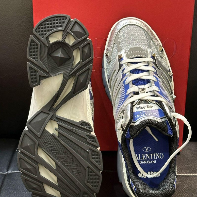 💎Han's house精品服飾💎VALENTINO 華倫天奴 MS-2960 小牛皮 鉚釘鞋  現貨42 原價37500-2