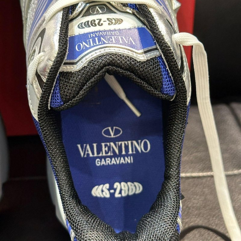 💎Han's house精品服飾💎VALENTINO 華倫天奴 MS-2960 小牛皮 鉚釘鞋  現貨42 原價37500-3